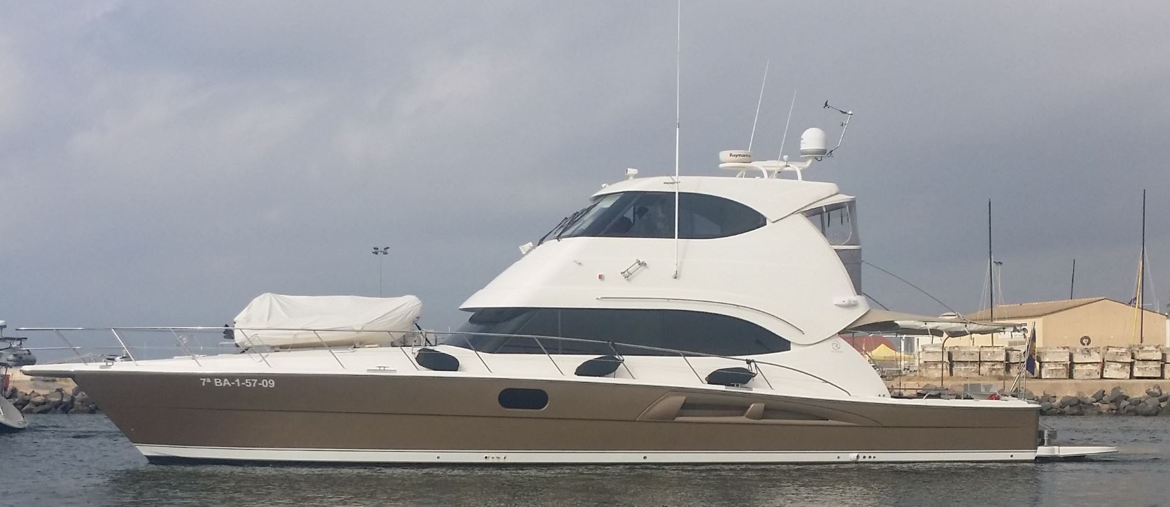 RIVIERA 60 flybridge-img1